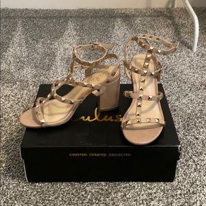 Beige lulus heels so 6